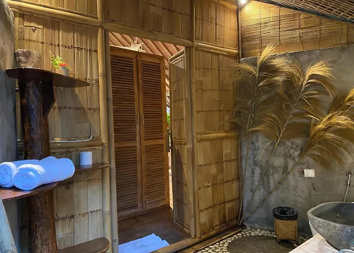 Romantic Bamboo & Ubud بيت ضيافة 4*