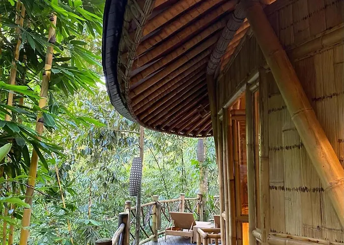 Romantic Bamboo & Ubud تيغالالانغْ