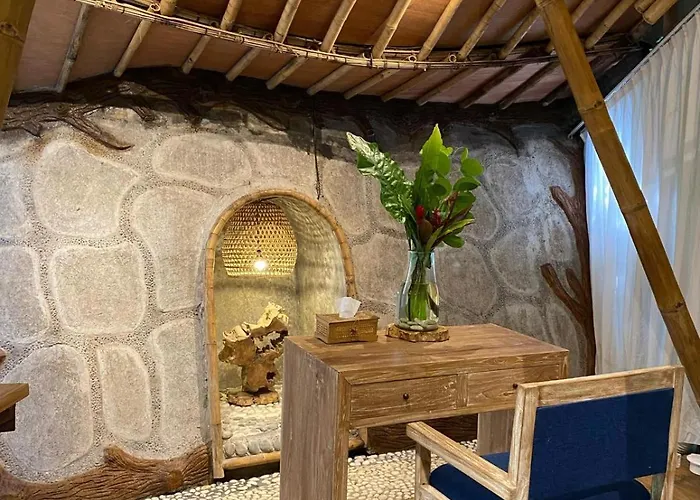 Romantic Bamboo & Ubud بيت ضيافة 4*